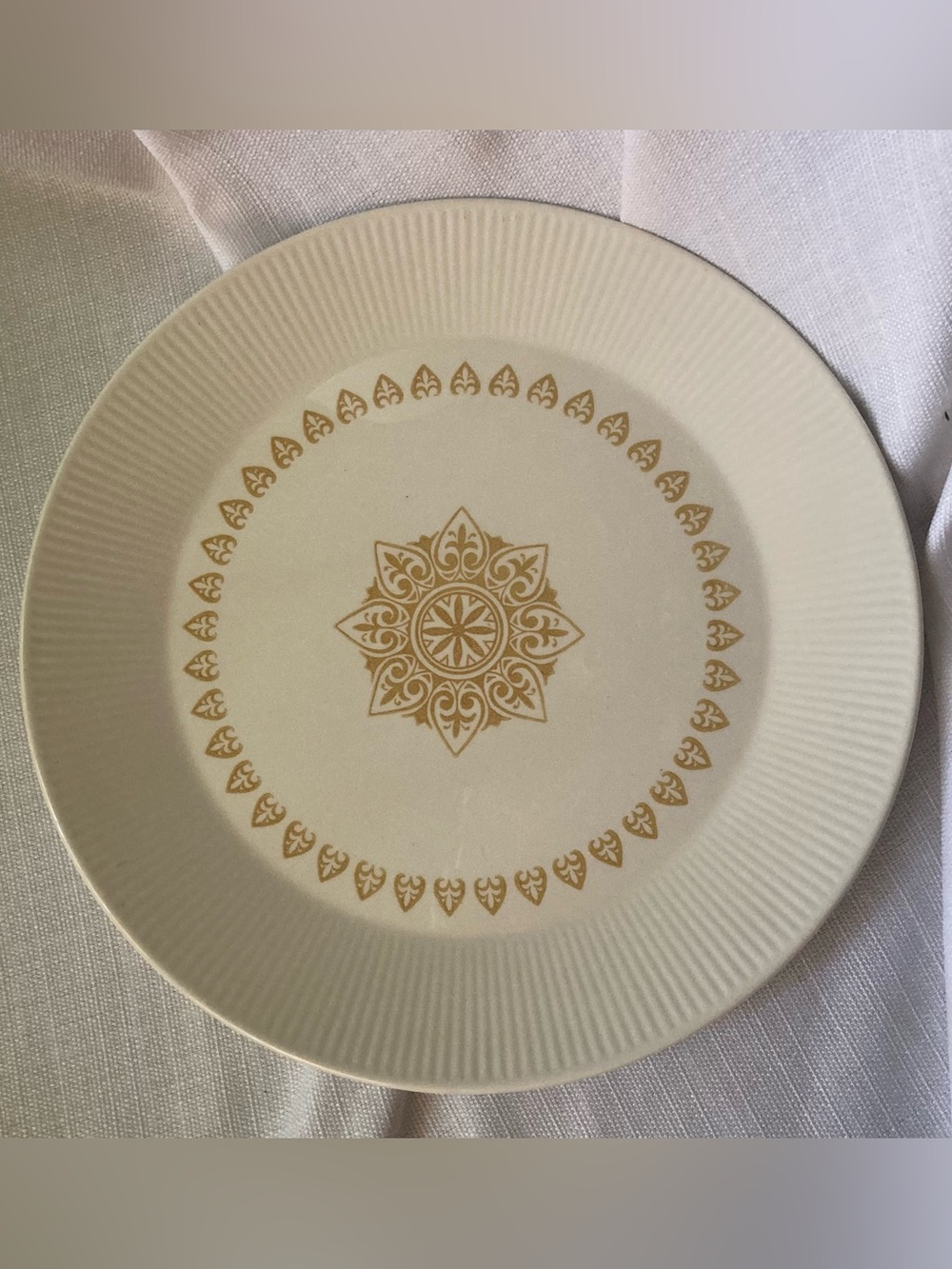 Vintage MCM Sheffield Serenade Yellow/Gold Medallion Ribbed Chop Plate!
